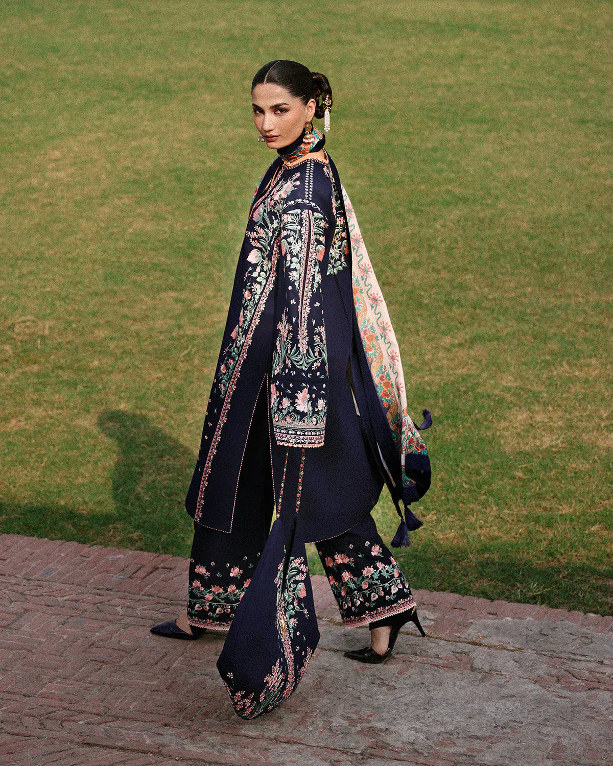 anayanoor Unstitched Embroidered Lawn 3Pc Suit 3PC