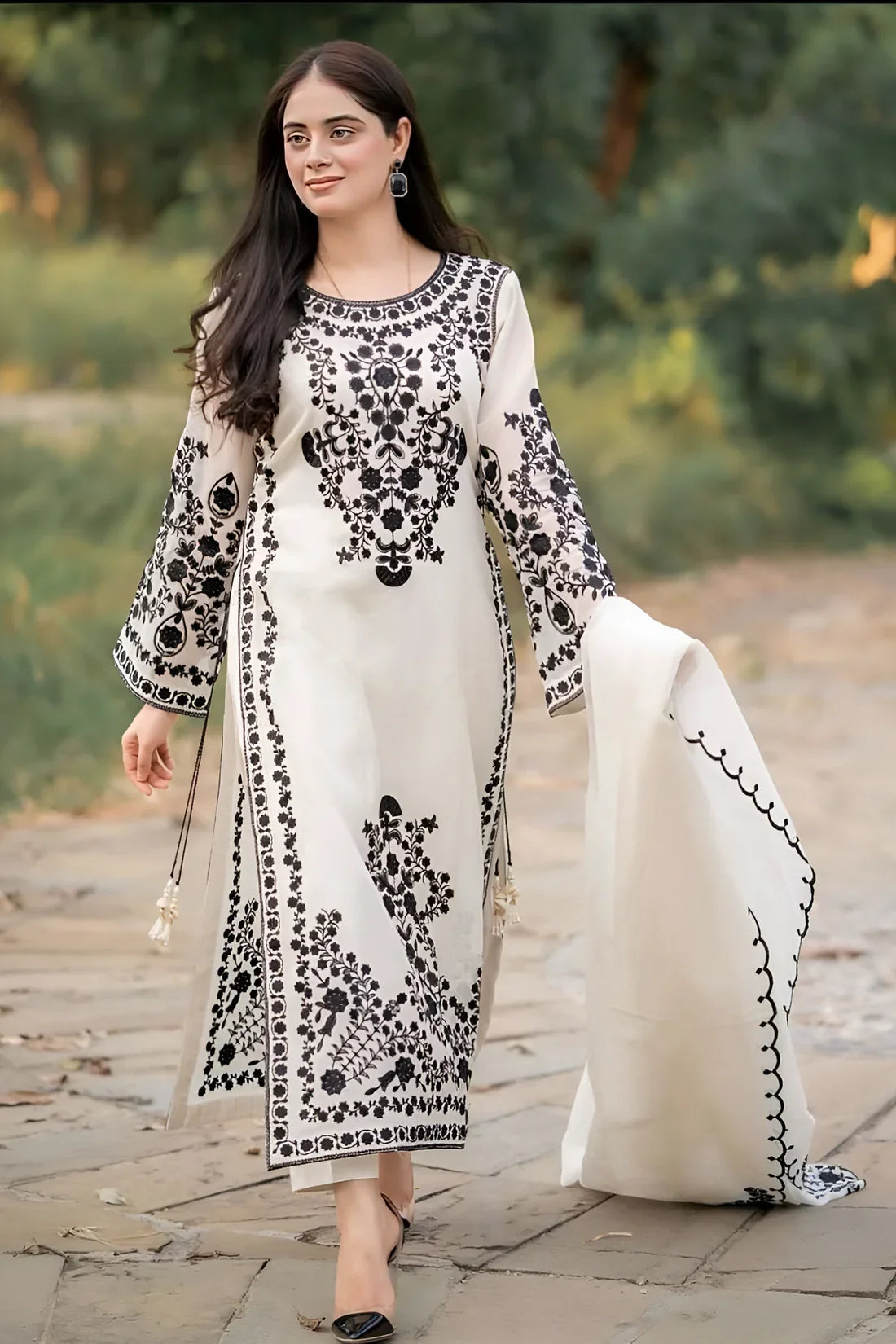 Jazmine Unstitched Embroidered Lawn 3Pc Suit