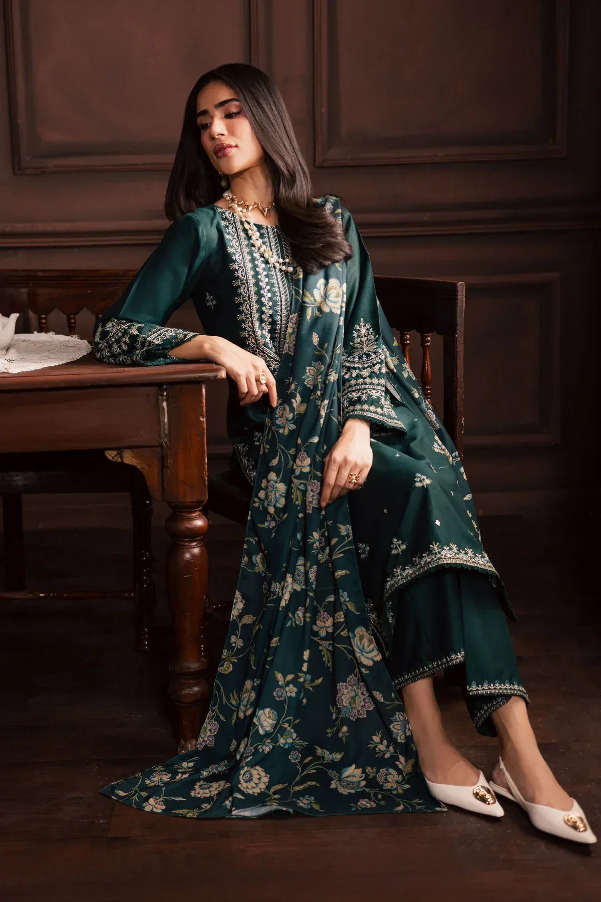 anayanoor Unstitched Embroidered Lawn 3Pc Suit 3PC